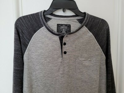 Playera bicolor de manga larga | Marca New Company