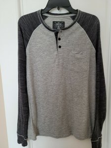 Playera bicolor de manga larga | Marca New Company