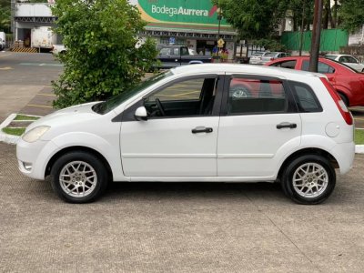 2003 Ford Fiesta | Transmisión Manual | Ventanas y Seguros Eléctricos | 110,000 Kms