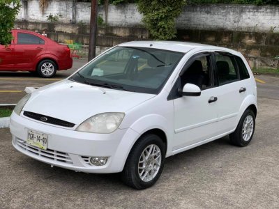 2003 Ford Fiesta | Transmisión Manual | Ventanas y Seguros Eléctricos | 110,000 Kms