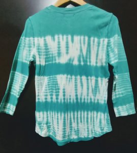 Blusa Teñida de Manga Larga y Cuello Redondo con Botones - Color Verde - Talla Mediana